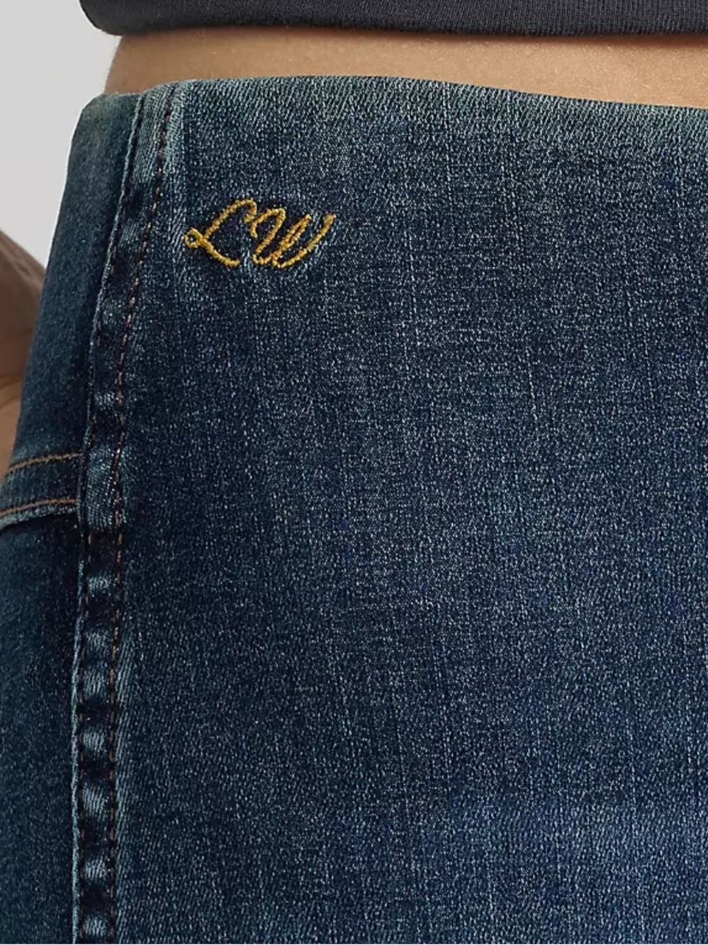 Wrangler X Lainey Wilson pull on flare jeans - Picture 6 of 14